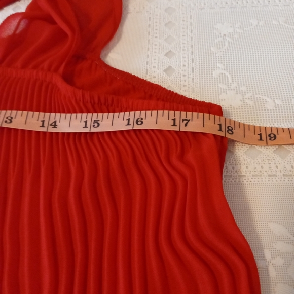 🆕 Red Accento NWT abito mono plisse sheath dress in Red. Size MEDIUM - Picture 6 of 11